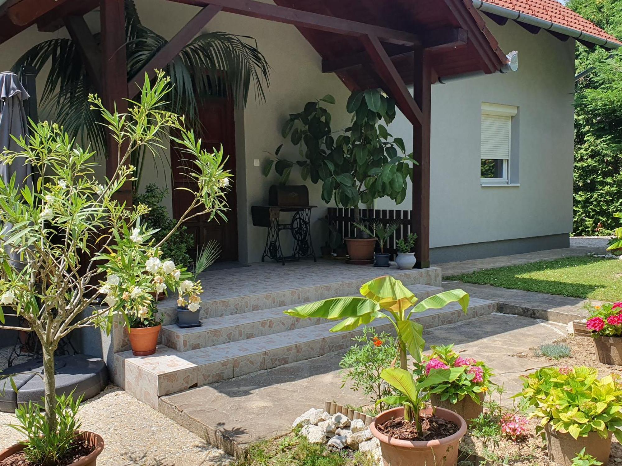 צ'רסגטומאי Feher Rozsa Apartman מראה חיצוני תמונה