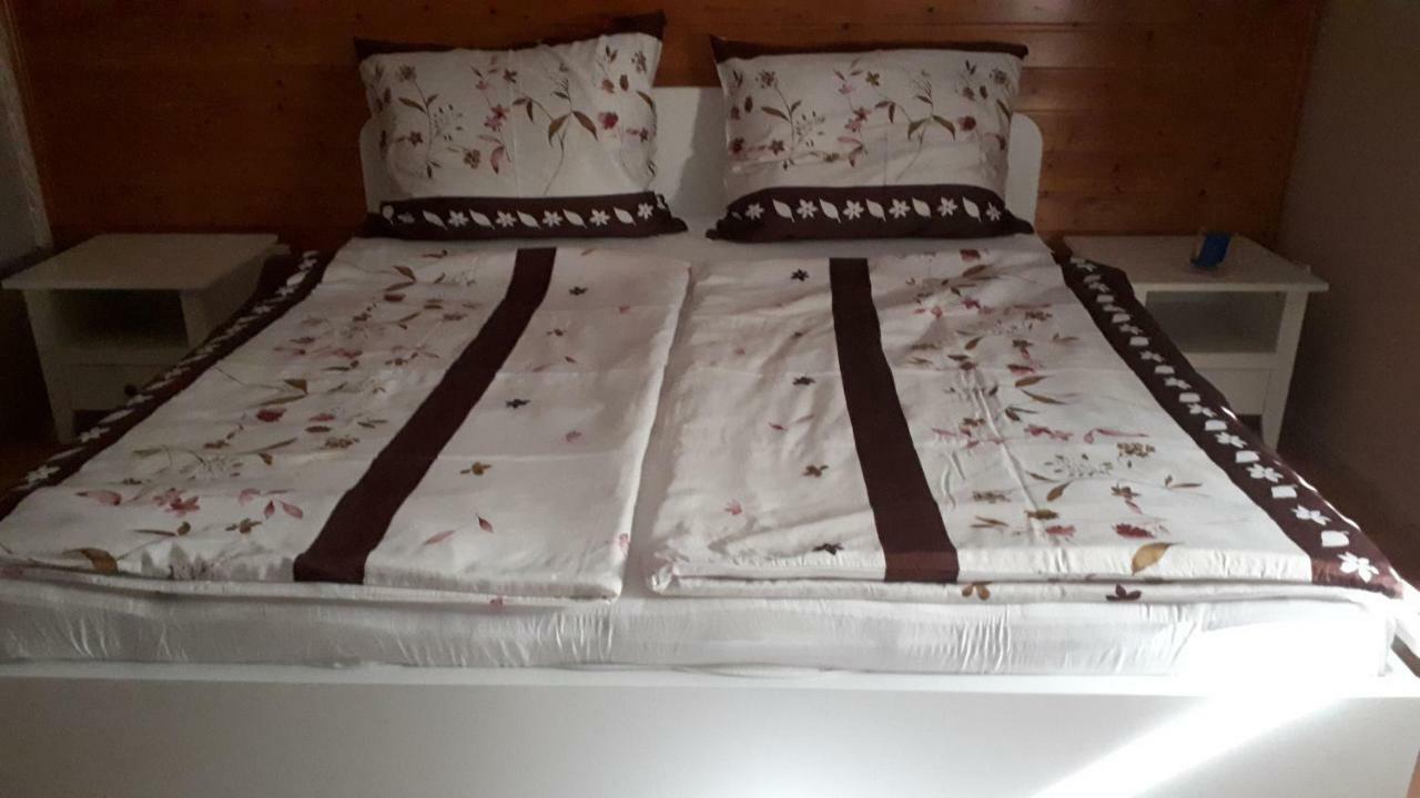 צ'רסגטומאי Feher Rozsa Apartman מראה חיצוני תמונה
